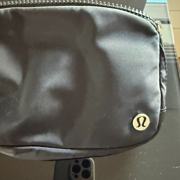 Lululemon Everywhere Belt Bag - Picture 3 of 5